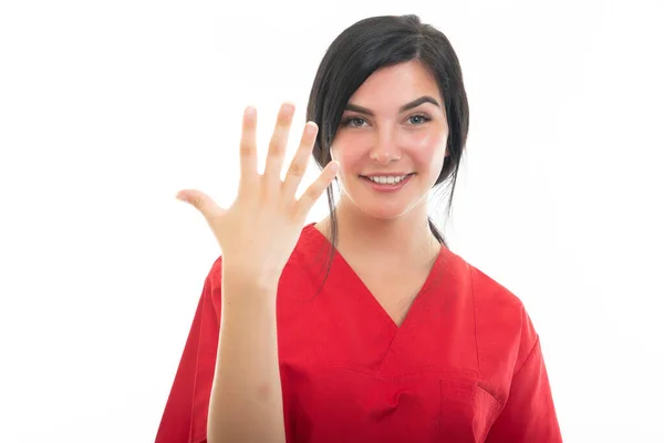 Retrato Una Joven Enfermera Atractiva Que Muestra Número Cinco Aislado —  Fotos de Stock