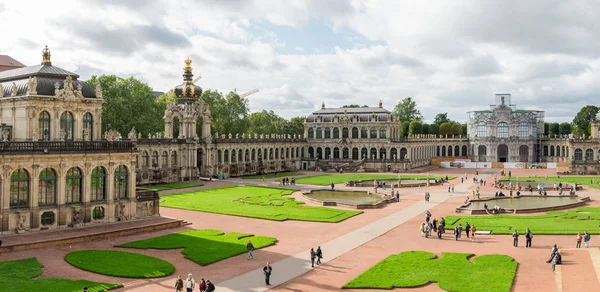 Pohled na komplex Zwinger v Drážďanech. Sasko, Německo, Evropa. — Stock fotografie