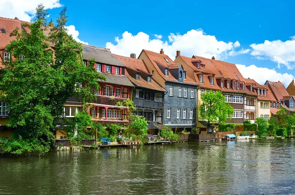 风景秀丽的夏天全景图的旧镇码头建筑在班贝格，巴伐利亚，德国 — 图库照片