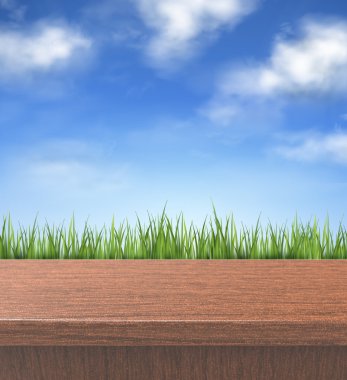 ahşap tahıl ile yeşil çim