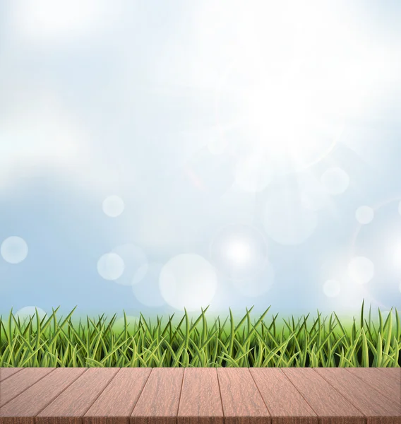 Zelený trávník s dřevěnými obilí — Stock fotografie
