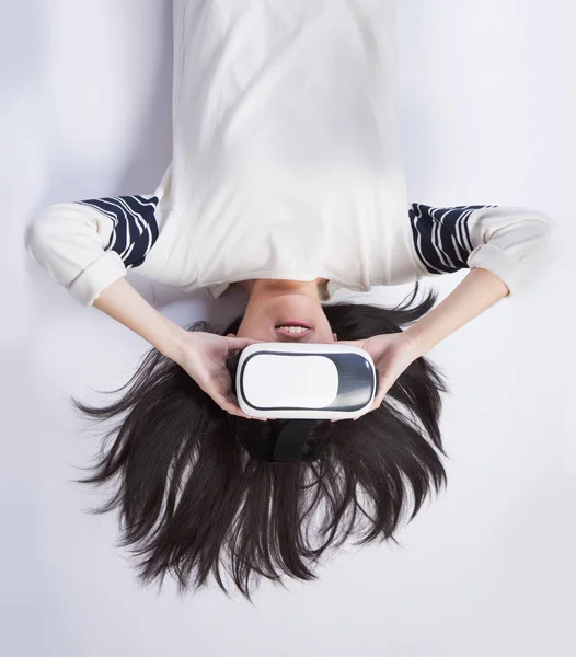 Vrouw dragen Vr headset — Stockfoto