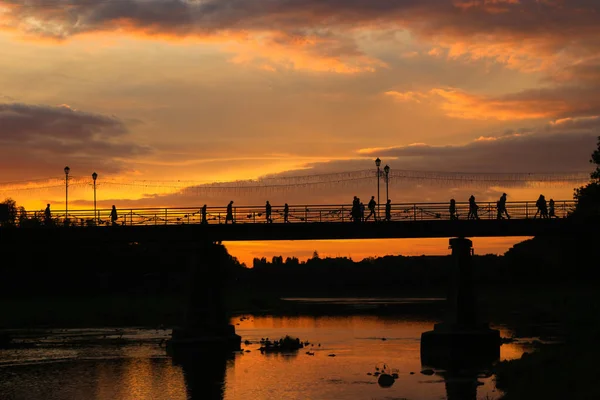リヴィウ ウクライナで日没時にブリッジ — ストック写真