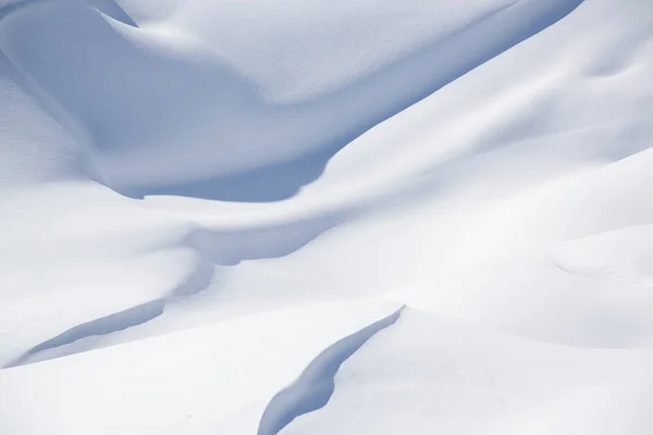 Bonita neve coberta colina detalhe, paisagem de inverno — Fotografia de Stock
