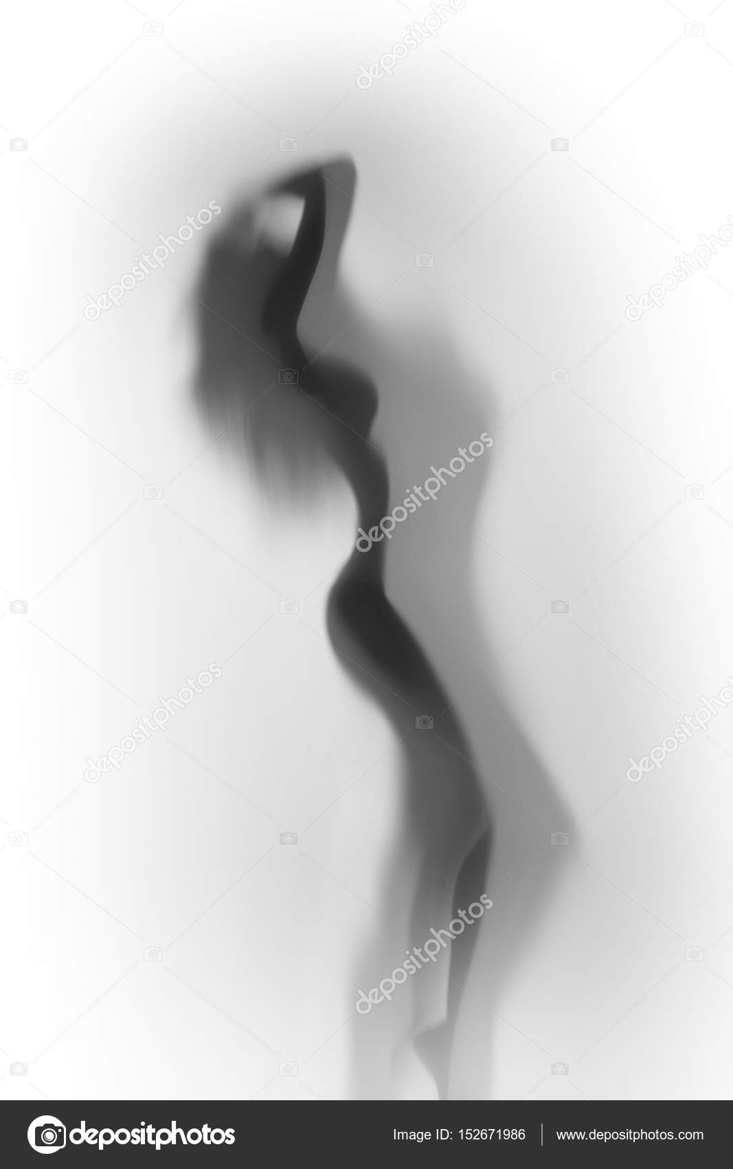 弥漫在窗帘的后面一个美丽女子的剪影——图库图片© belphnaque #152671986, image size:1067x1700