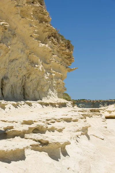 Formações rochosas selvagens e únicas da costa de Malta — Fotografia de Stock