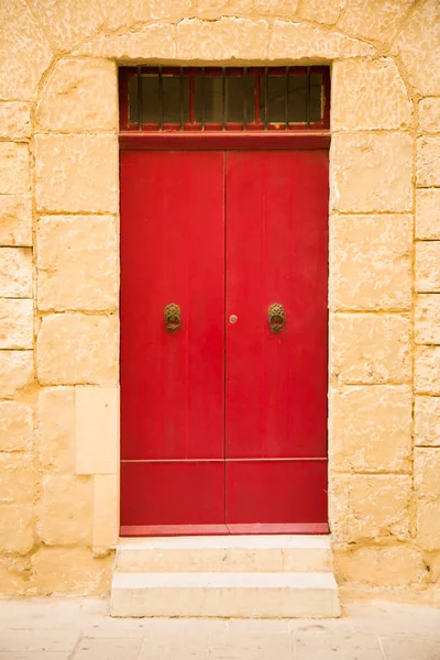 Puerta Madera Color Rojo Pared Piedra Arenisca Medina Malta — Foto de Stock