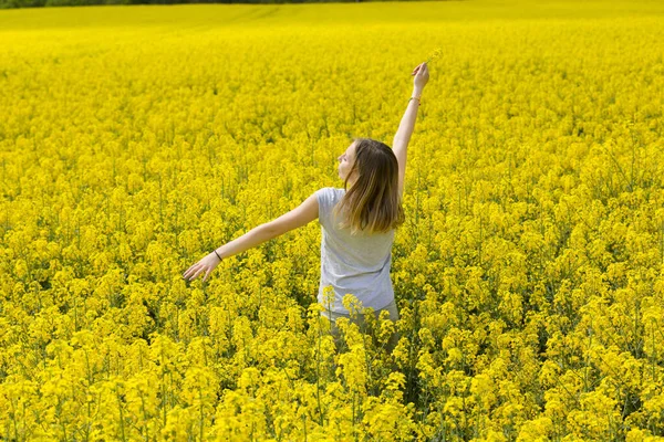 Young Teenager Girl Enjoys Spring Middle Jellow Flowery Field — Stock Photo, Image