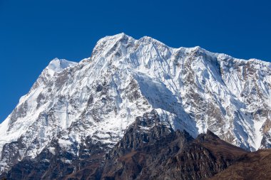 Görkemli dağ zirveleri Nepal Himalayalar dağlarda