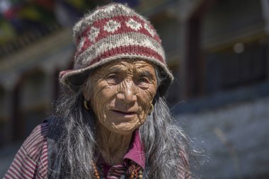 Portre yaşlı kadın Himalaya Köyü, Nepal