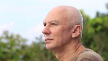 Yaşlılar portre, dalgın yaşlı beyaz adam 