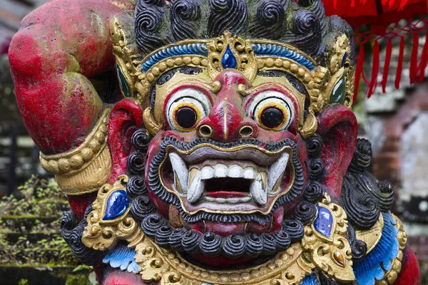 Balinesische Götterstatue im zentralen Bali-Tempel. Indonesien — Stockfoto