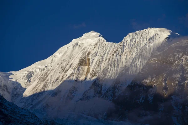 Montagne maestose in Himalaya montagne in Nepal — Foto Stock
