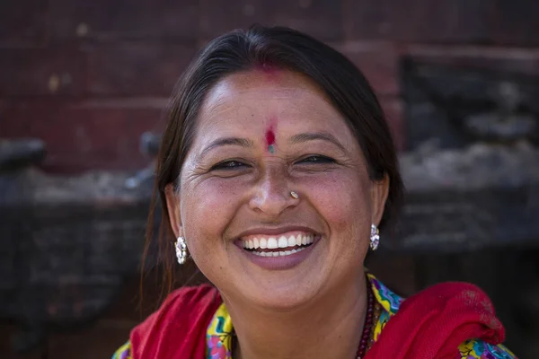 Retrato de mulheres idosas em vestido tradicional na rua Kathmandu, Nepal — Fotografia de Stock