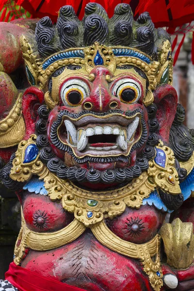 Balinesische Götterstatue im zentralen Bali-Tempel. Indonesien — Stockfoto