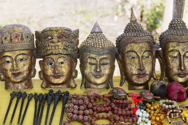 Сувениры ручной работы на рынке в Inle Lake. Мьянма — стоковое фото