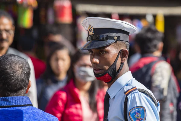 Nepalski policji utrzymania porządku na ulicach Katmandu. Nepal — Zdjęcie stockowe
