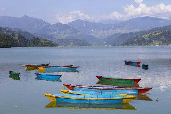 Lake Phewa Pokhara, Nepal, Himalaya Dağları ile