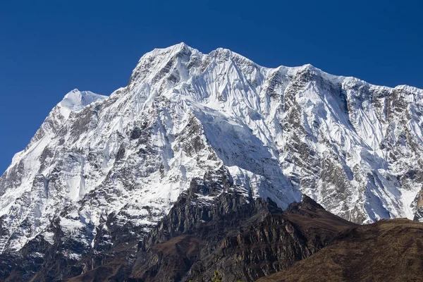 Majestatyczne górskie szczyty w górach Himalajach Nepalu — Zdjęcie stockowe