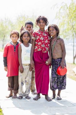 Himalaya Köyü, Nepal sokakta portre Nepalce çocuk