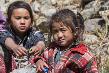 Nepal çocuk sokakta Himalaya Köyü, Nepal