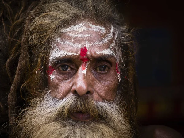 Porträt von Shaiva Sadhu, heiliger Mann im pashupatinath Tempel, Kathmandu. Nepal — Stockfoto