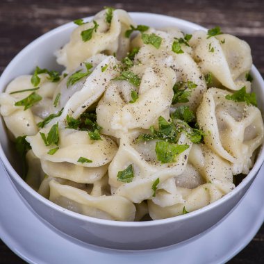 eti köfte - Rusya mantı plaka haşlanmış.