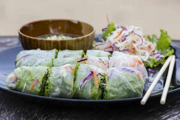 Rollo de primavera fresco, comida vietnamita . — Foto de Stock