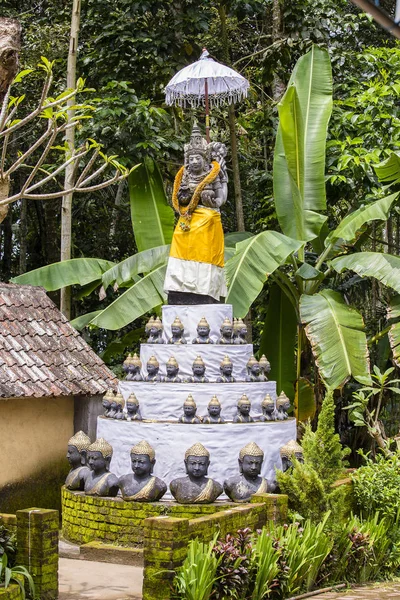 Buddhist stupa in the temple on the island of Bali, Indonesia. — Stock Photo, Image