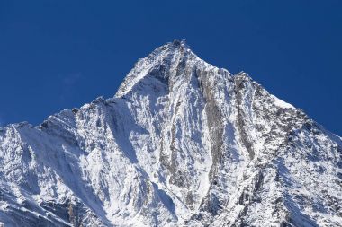 Görkemli dağ zirveleri Nepal Himalayalar dağlarda