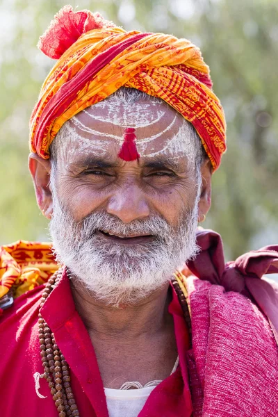 Ritratto di Shaiva sadhu, sant'uomo nel tempio di Pashupatinath, Kathmandu. Nepal — Foto Stock