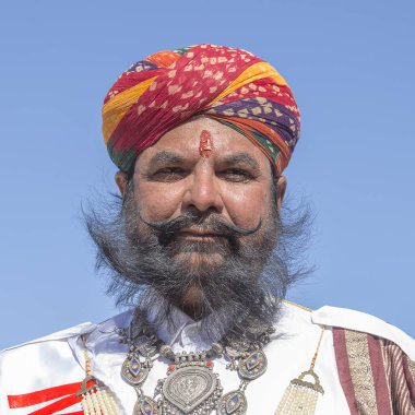 Portre erkekler geleneksel Rajasthani elbise Jaisalmer, Rajasthan, Hindistan çöl Festivali olarak Bay Desert yarışmaya katılmak