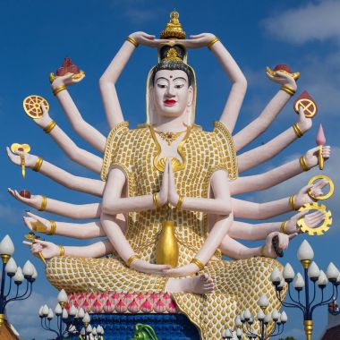 Tanrı heykeli Guan Yin, adası Koh Samui Tayland
