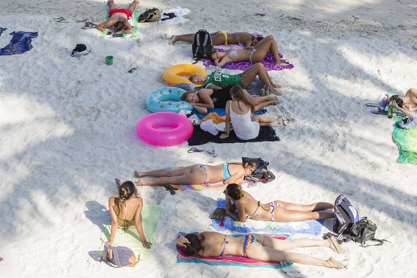 Plage de Haad Rin avant la fête de la pleine lune. Island Koh Phangan, Thaïlande — Photo