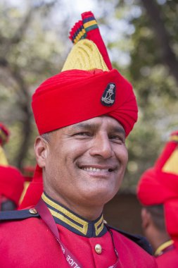 Asker portresi yaklaşan Türkiye Cumhuriyet Bayramı geçit töreni için prova etkinliklere katılın. Yeni Delhi, Hindistan