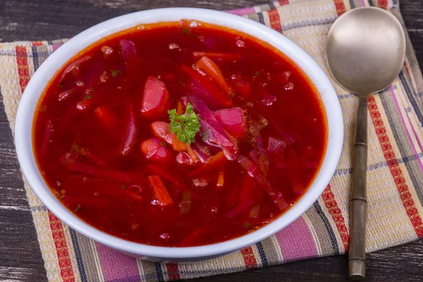 Ukrainian and russian national food - red beet soup, borscht — Stock Photo, Image