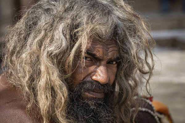 Портрет Шейвы Садху, святого человека в Варанаси, Индия
