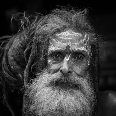 Shaiva sadhu, Pashupatinath Tapınağı, Katmandu kutsal adam portresi. Nepal. Siyah ve beyaz