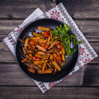 Kavrulmuş havuç siyah plaka, yakın çekim