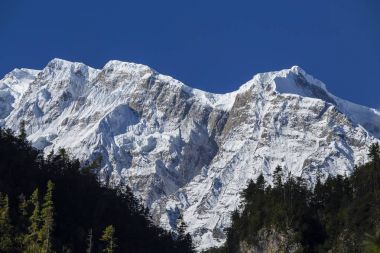 Görkemli dağ zirveleri Nepal Himalayalar dağlarda