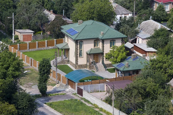 Vista aérea de una casa con techo, Ucrania . — Foto de Stock