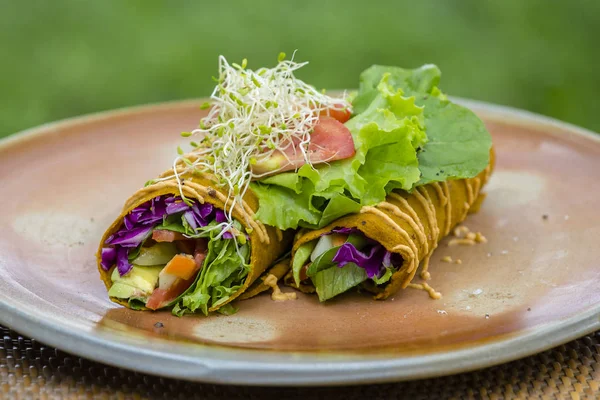 Vegan wraps with raw vegetables . Island Bali, Ubud, Indonesia — Stock Photo, Image