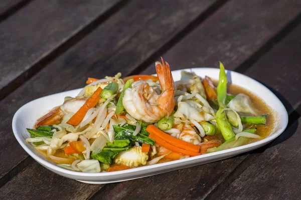 Comida tailandesa, mariscos con ensalada picante de verduras — Foto de Stock