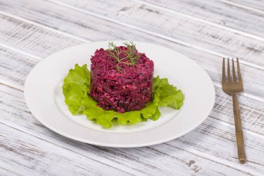 Pancar salatası kurutulmuş Erik, ceviz plaka