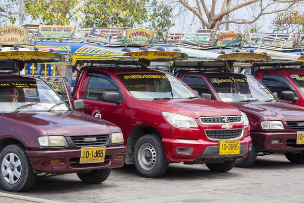 Songthaew taxi en la isla Koh Samui, Tailandia —  Fotos de Stock