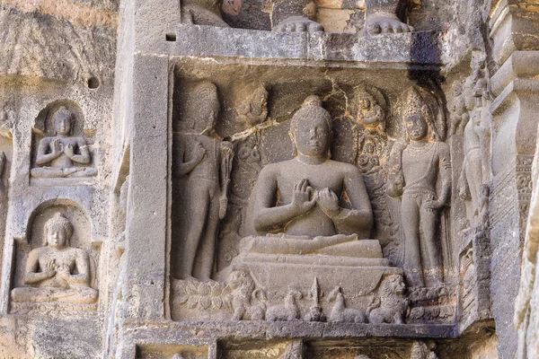 Imagen de Buda en la cueva de Ellora, Estado de Maharashtra, India —  Fotos de Stock