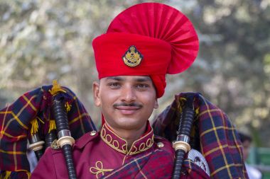 Asker portresi yaklaşan Türkiye Cumhuriyet Bayramı geçit töreni için prova etkinliklere katılın. Yeni Delhi, Hindistan