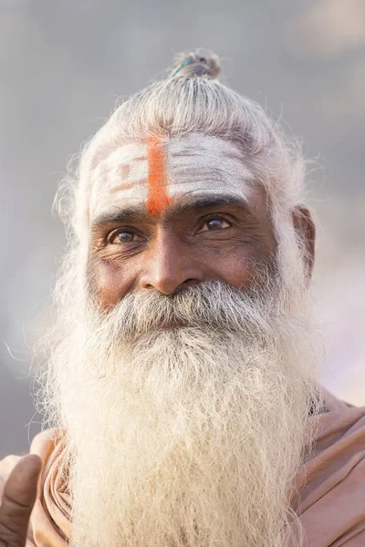 Porträtt av Shaiva Kaj, helig man i Varanasi, Indien — Stockfoto