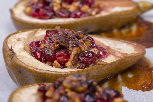 Homemade baked pears with cottage cheese, honey, red cranberries and walnuts, close up — Stock Photo, Image