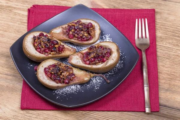 Homemade baked pears with honey, red cranberries and walnuts, close up — Stock Photo, Image